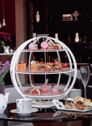 la-boule-en-rose-afternoon-tea-set